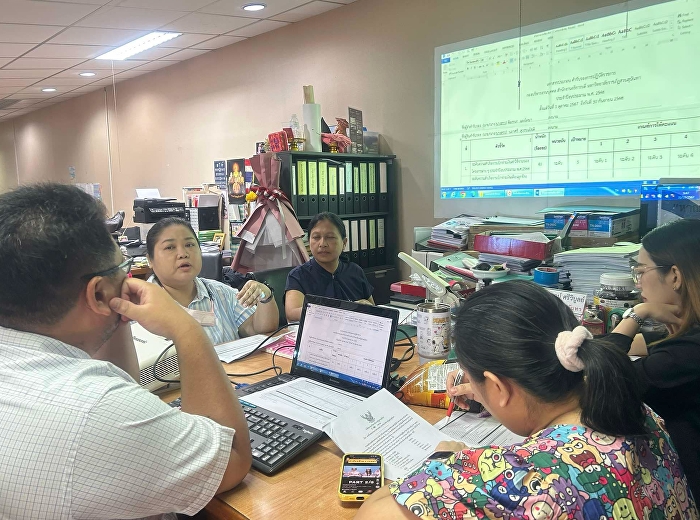 Internal Audit personnel hold a
brainstorming meeting, exchange ideas,
and analyze audit workloads.