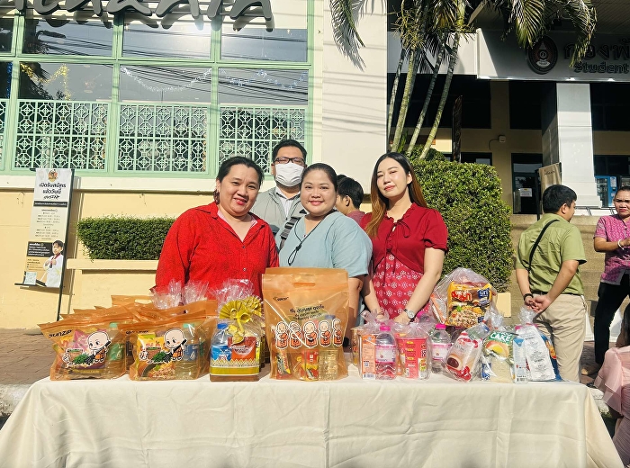Internal Audit personnel join in giving
alms on New Year's Day 2025.
